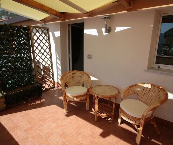 تختخواب و صبحانه La Rosatea Rooms