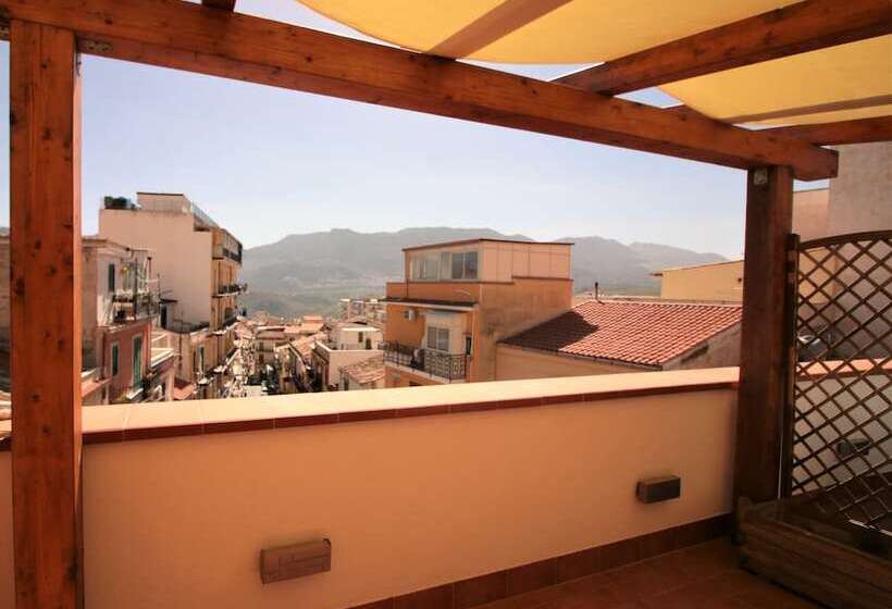 تختخواب و صبحانه La Rosatea Rooms