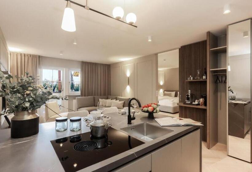 Отель Lingers Suites & Residence