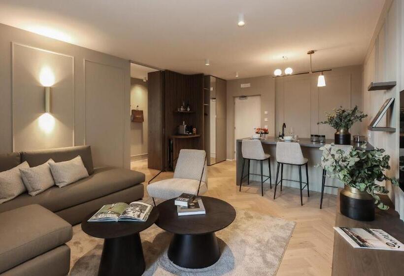 Отель Lingers Suites & Residence