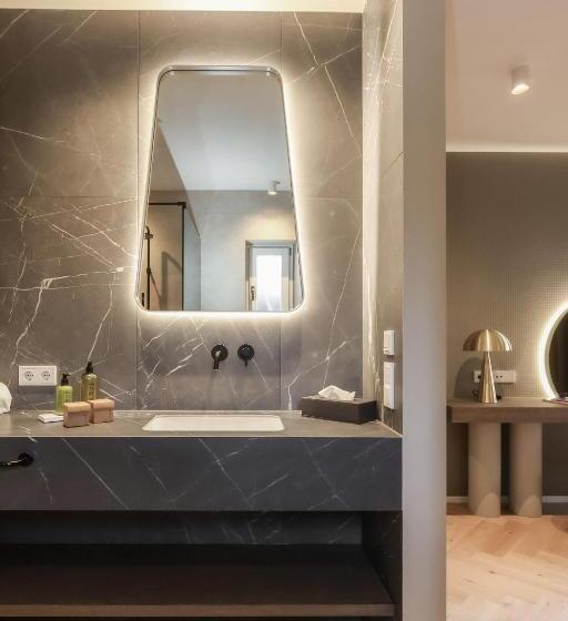 Отель Lingers Suites & Residence