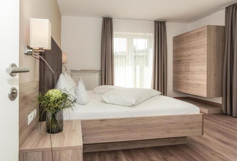 Отель Lingers Suites & Residence