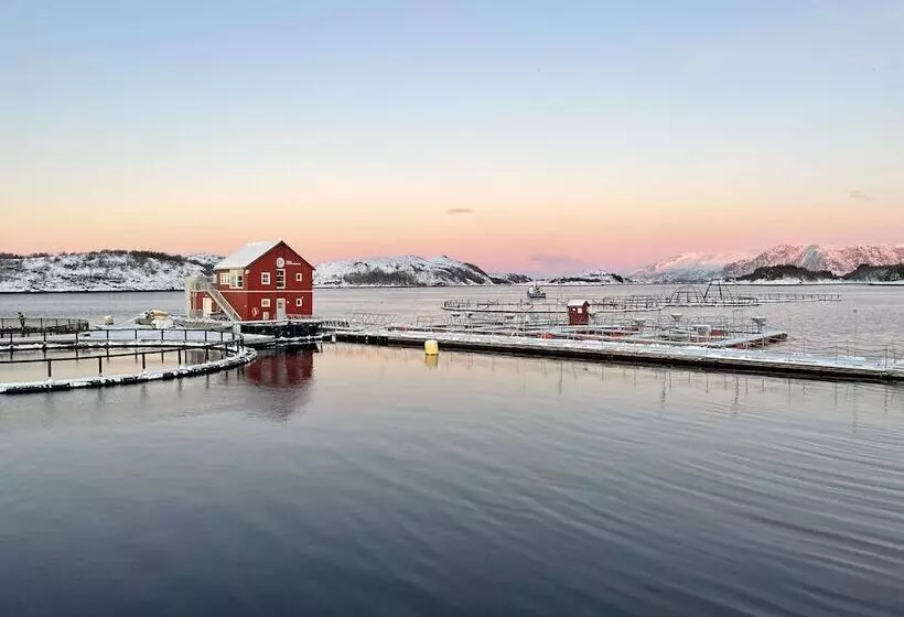 Lomakeskus Norsk Havbrukssenter  Rorbuer