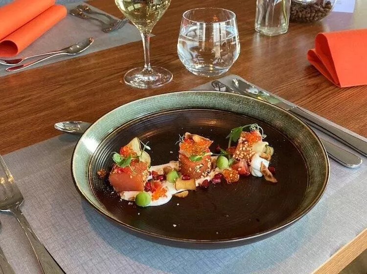 Lomakeskus Norsk Havbrukssenter  Rorbuer