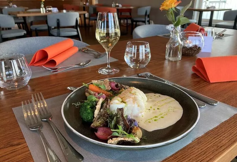 Lomakeskus Norsk Havbrukssenter  Rorbuer