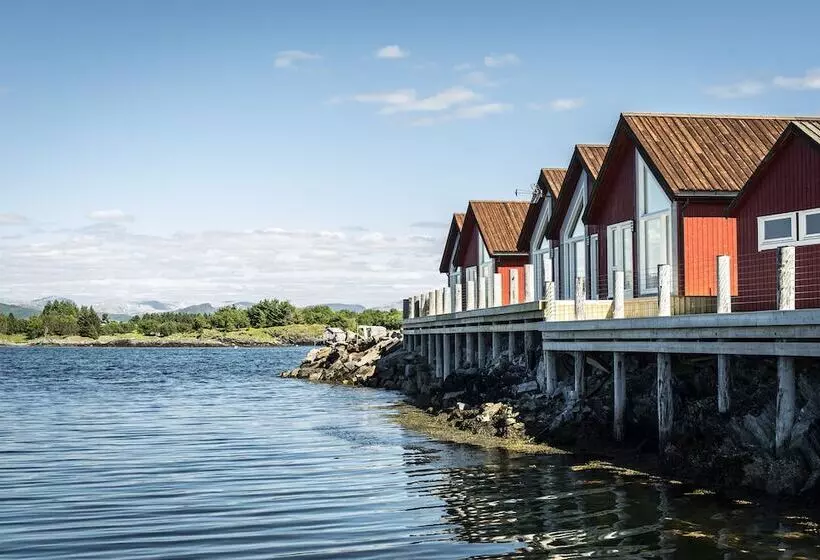 Lomakeskus Norsk Havbrukssenter  Rorbuer