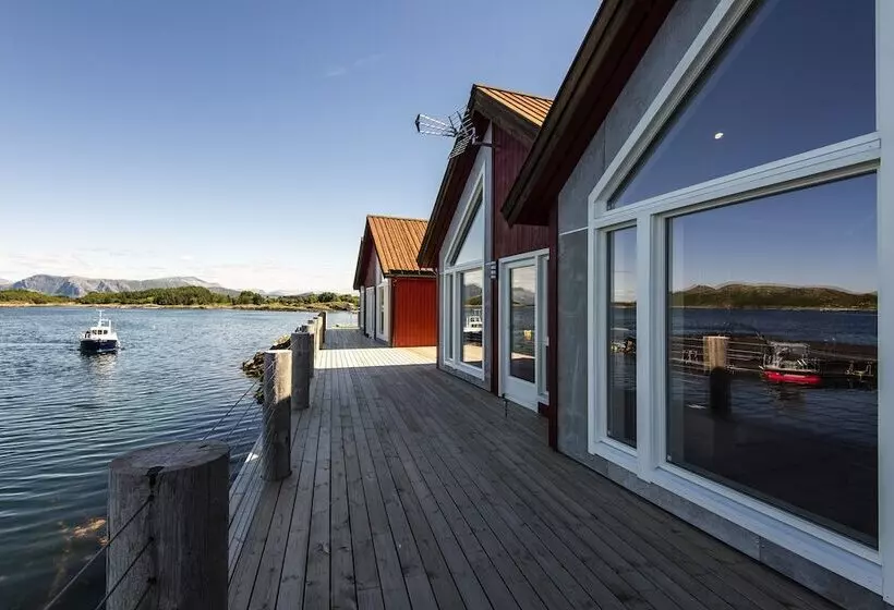 Lomakeskus Norsk Havbrukssenter  Rorbuer