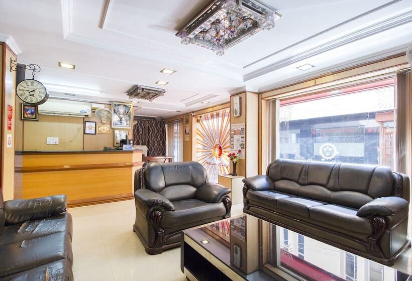 בית מלון כפרי Fabexpress Surya Mani