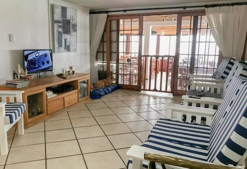 Majatalo C Mew Guest House