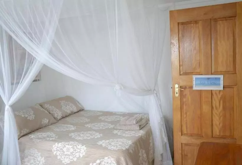 Majatalo C Mew Guest House