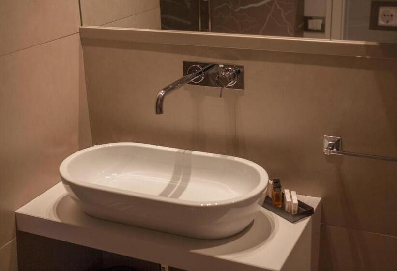 膳宿费 In Dies Affittacamere