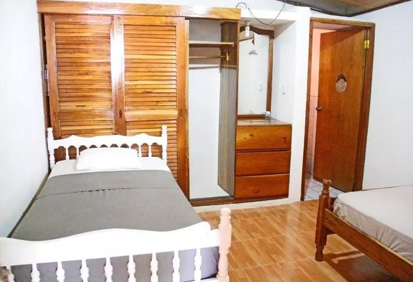 ペンション Hostal Augustos
