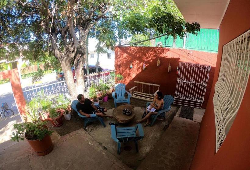 پانسیون Hostal Augustos