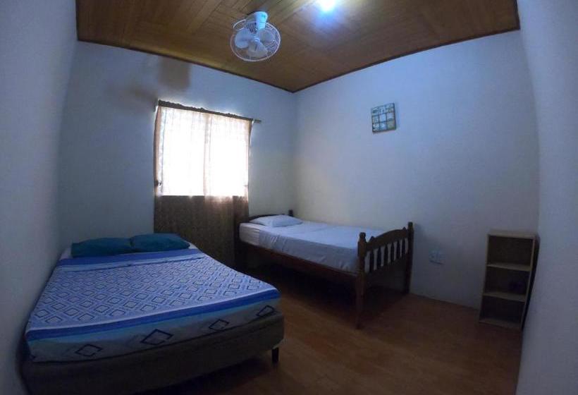 پانسیون Hostal Augustos