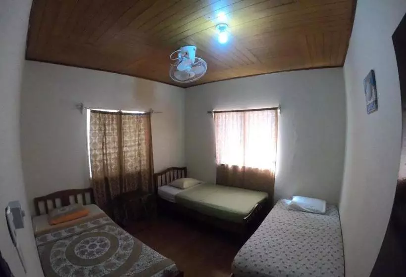 ペンション Hostal Augustos