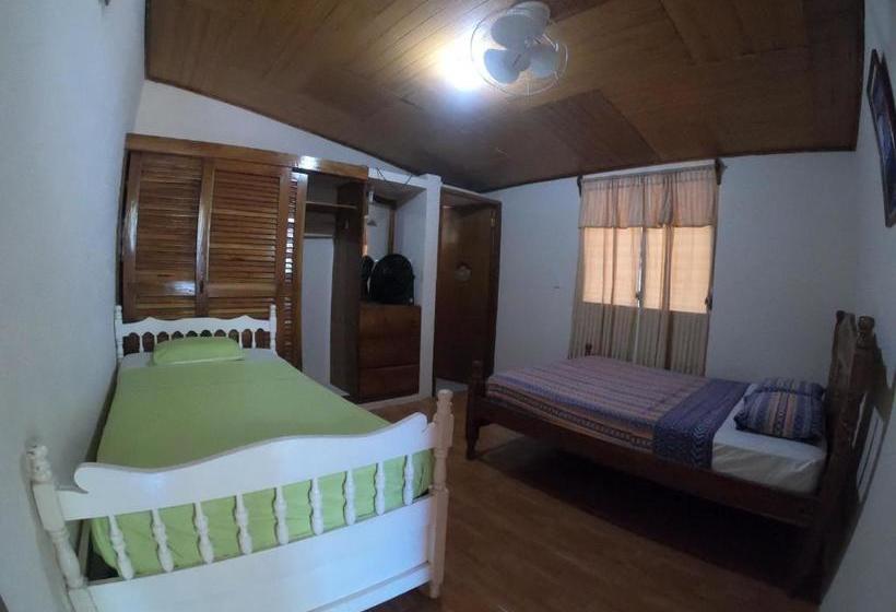 پانسیون Hostal Augustos