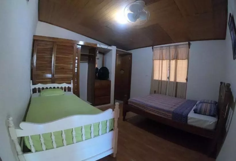 ペンション Hostal Augustos