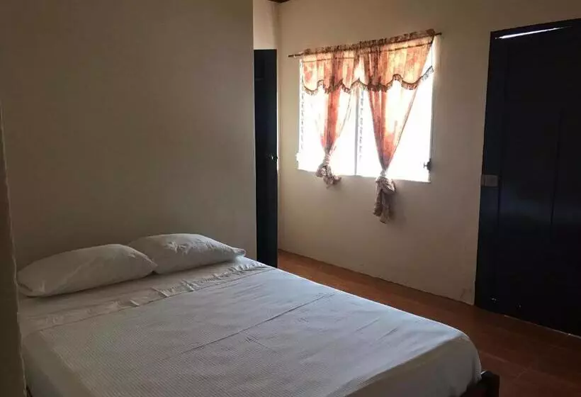 ペンション Hostal Augustos