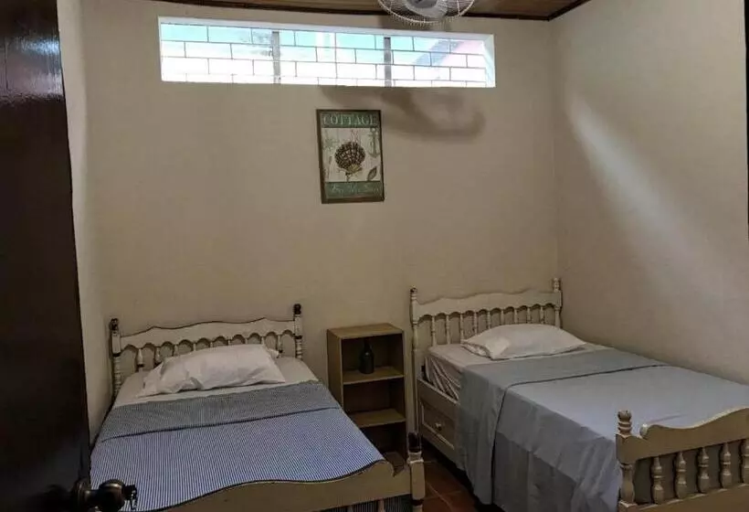 ペンション Hostal Augustos