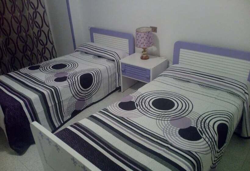 Пансион Hostal Restaurante Tanis