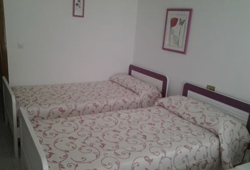 Пансион Hostal Restaurante Tanis