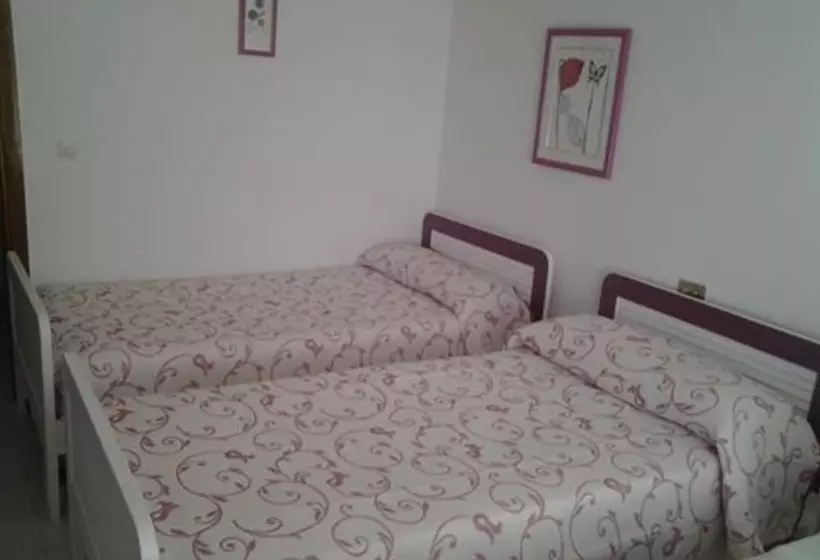 ペンション Hostal Restaurante Tanis