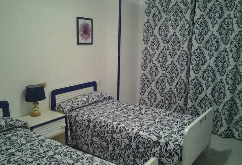 Пансион Hostal Restaurante Tanis