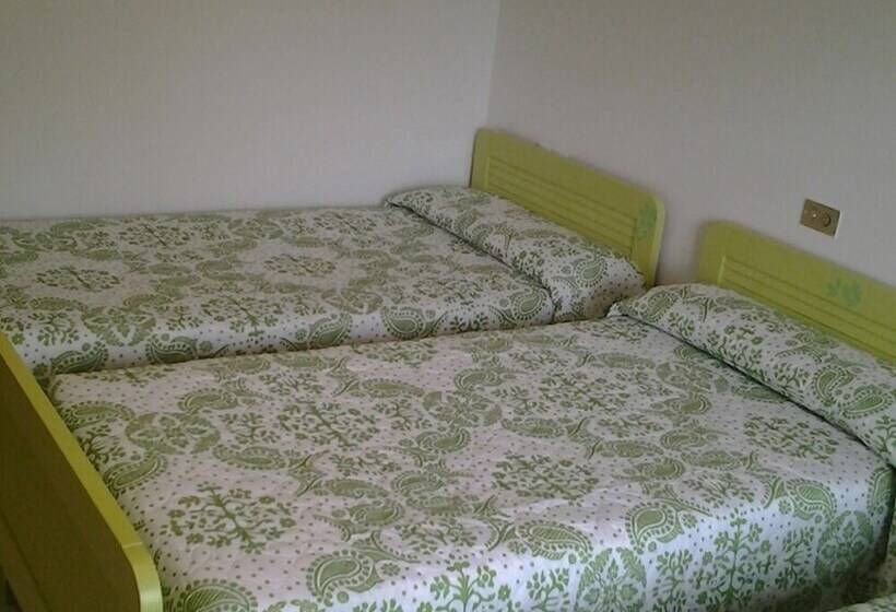 Пансион Hostal Restaurante Tanis