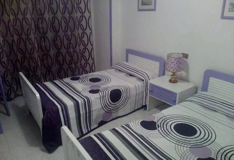 ペンション Hostal Restaurante Tanis