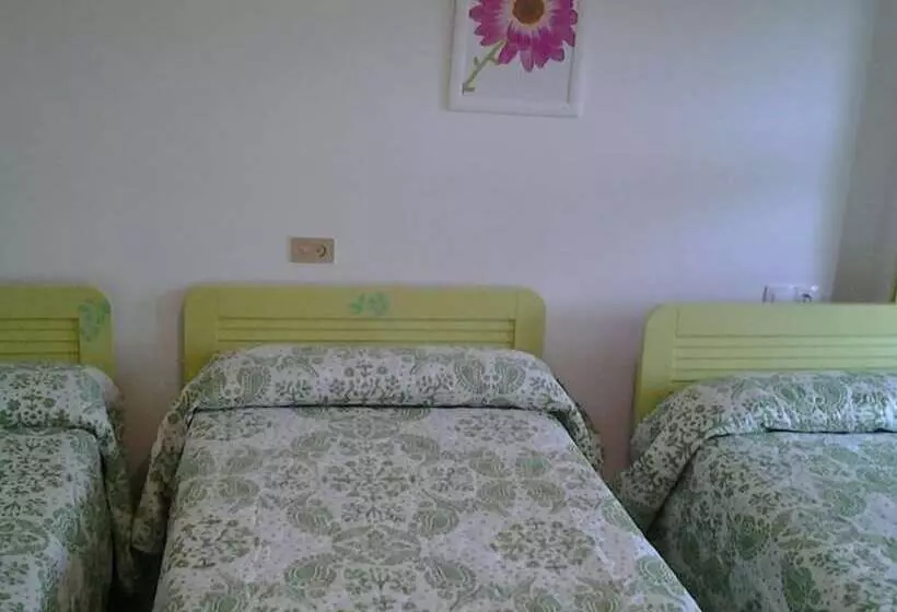 ペンション Hostal Restaurante Tanis