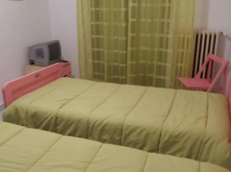 Пансион Hostal Restaurante Tanis