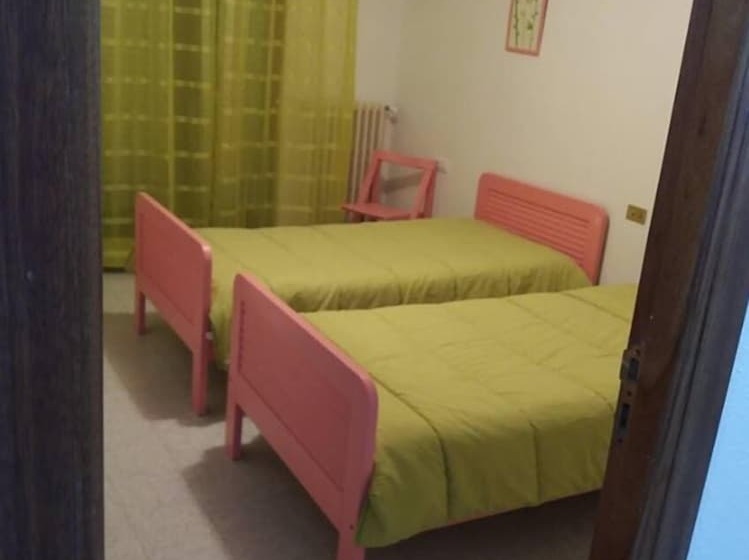 Пансион Hostal Restaurante Tanis