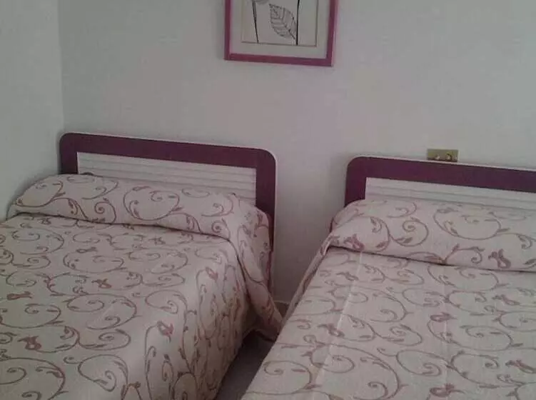 ペンション Hostal Restaurante Tanis