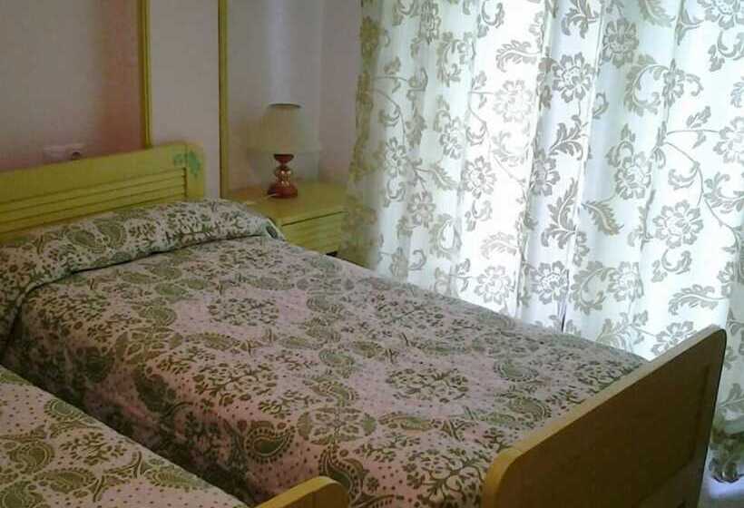 Пансион Hostal Restaurante Tanis