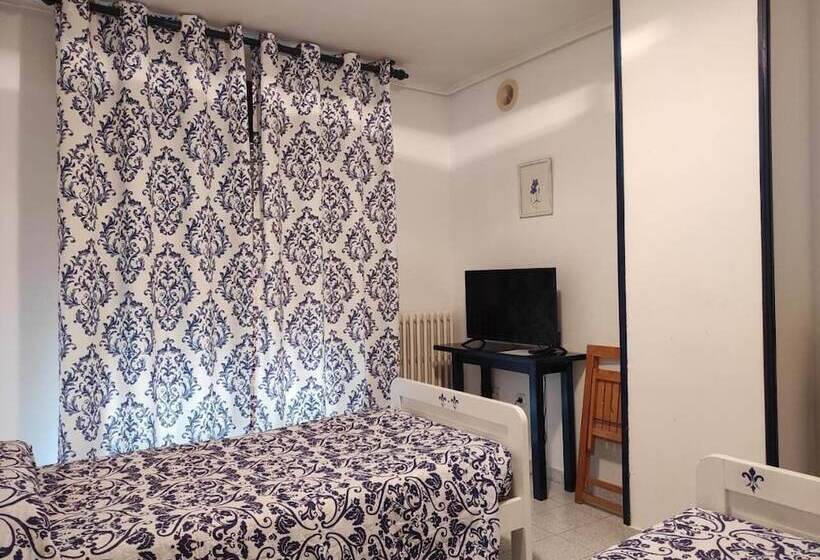 Пансион Hostal Restaurante Tanis