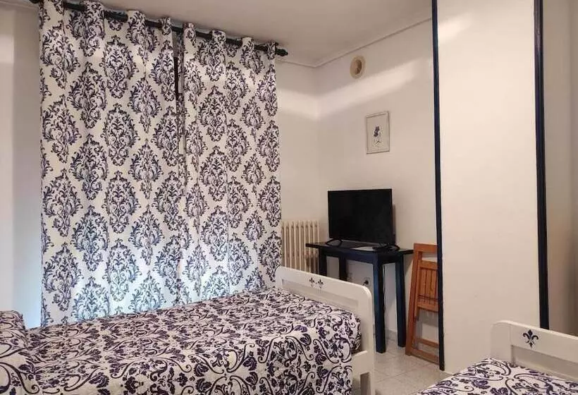 ペンション Hostal Restaurante Tanis