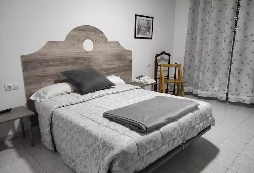 ペンション Hostal Restaurante Tanis