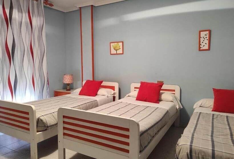 Пансион Hostal Restaurante Tanis