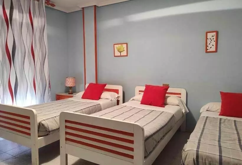 ペンション Hostal Restaurante Tanis