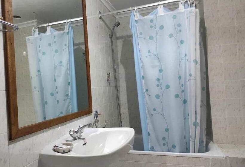 Пансион Hostal Restaurante Tanis