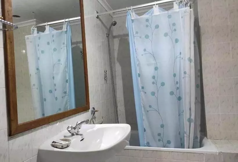 ペンション Hostal Restaurante Tanis