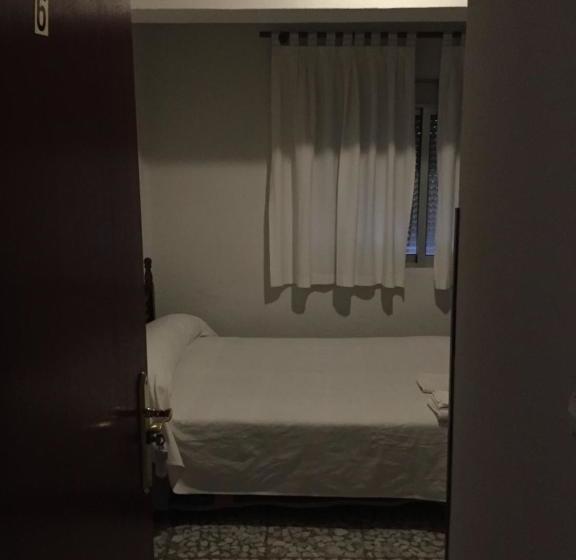 Пансион Hostal Emiros