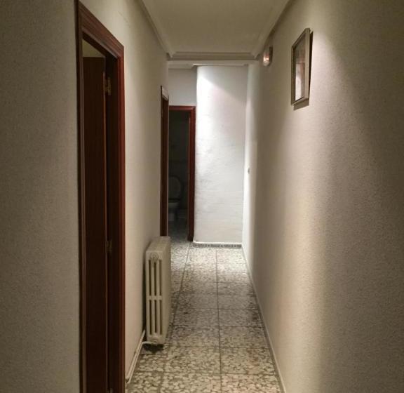 Пансион Hostal Emiros