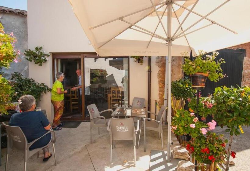 펜션 Hostal Bar Restaurante La Fuente