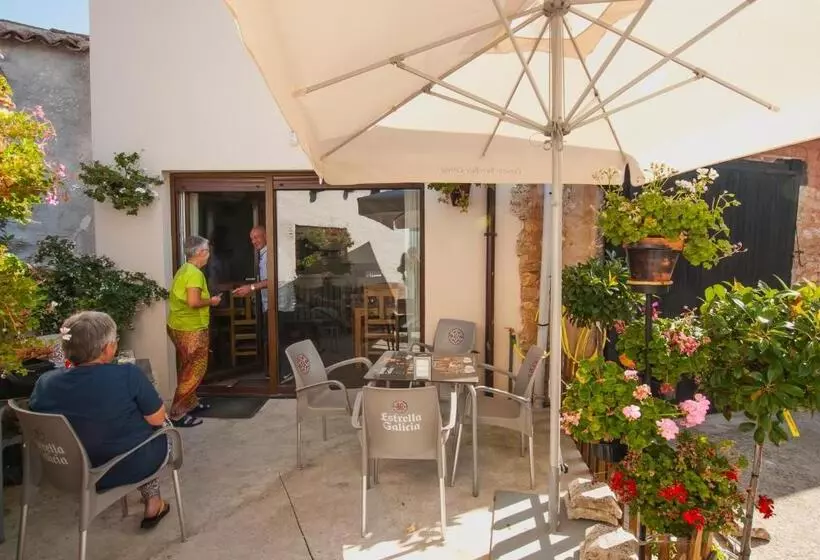 Majatalo Hostal Bar Restaurante La Fuente