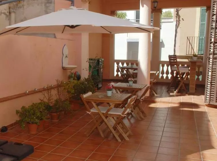 پانسیون Hostal Parellades