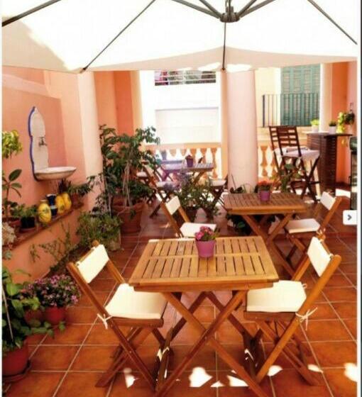 Пансион Hostal Parellades