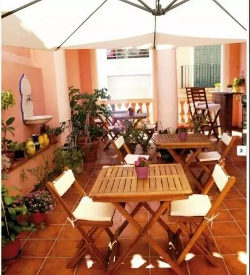 پانسیون Hostal Parellades