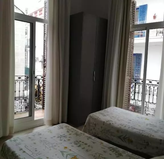 پانسیون Hostal Parellades