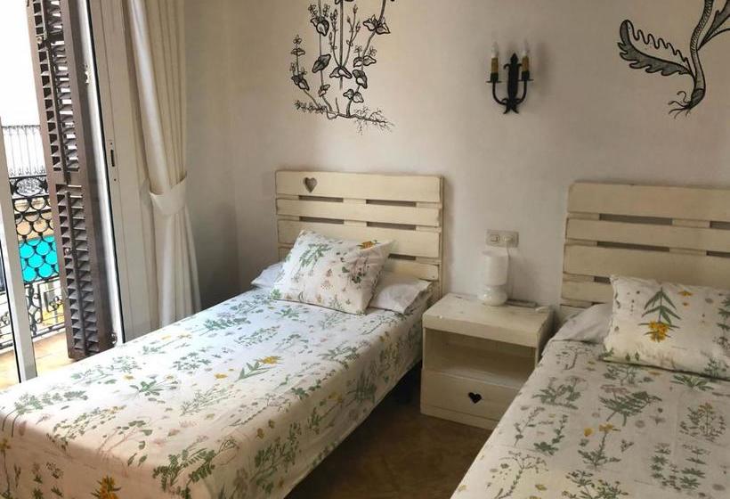 Пансион Hostal Parellades